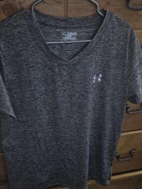 Ladies Xl Under Armor Tee